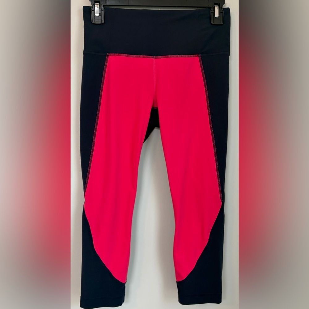 Athleta Navy and Pink Size Small Colorblock Capri Leggings Running Yoga